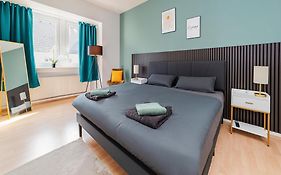 Smart Home - Essen - Perfect For 5 Guests! Central - Balcony - Netflix - Free Parking Zone